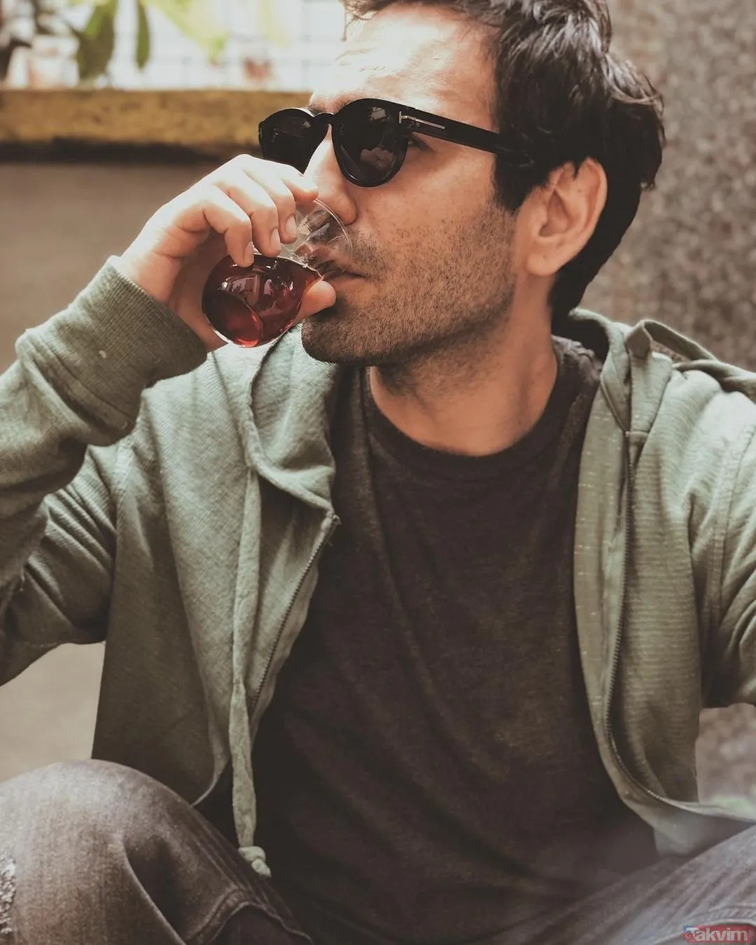 0X0 Baharin Evreni Bugra Gulsoyun Eski Esi Kendisinden De Unlu Cikti Meger Tatar Ramazanin Yildiziyla Aylarca Evli 1709039424813