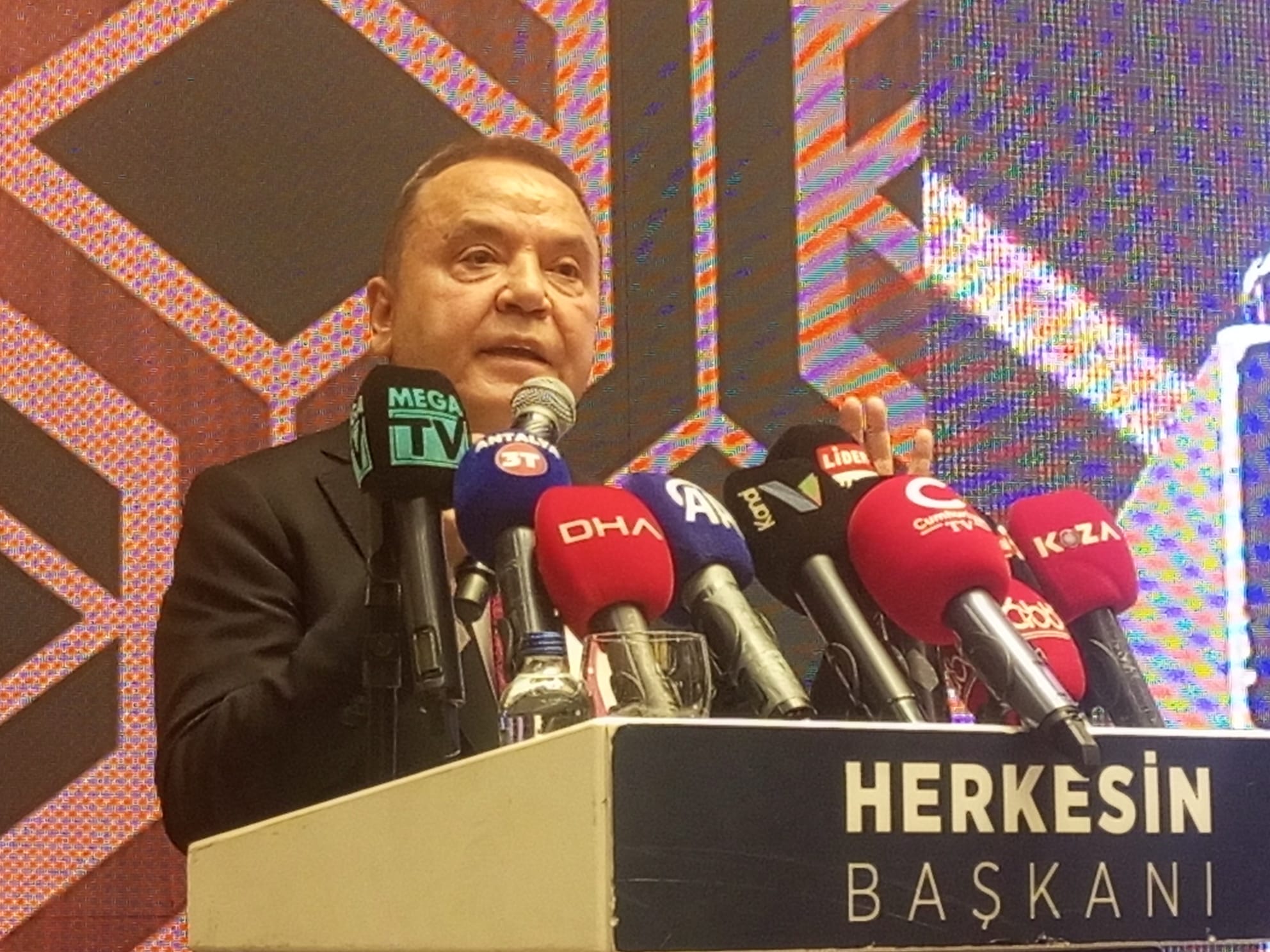 8D806Fc0 B6C3 4B63 89Db Aa4594Ef13D9