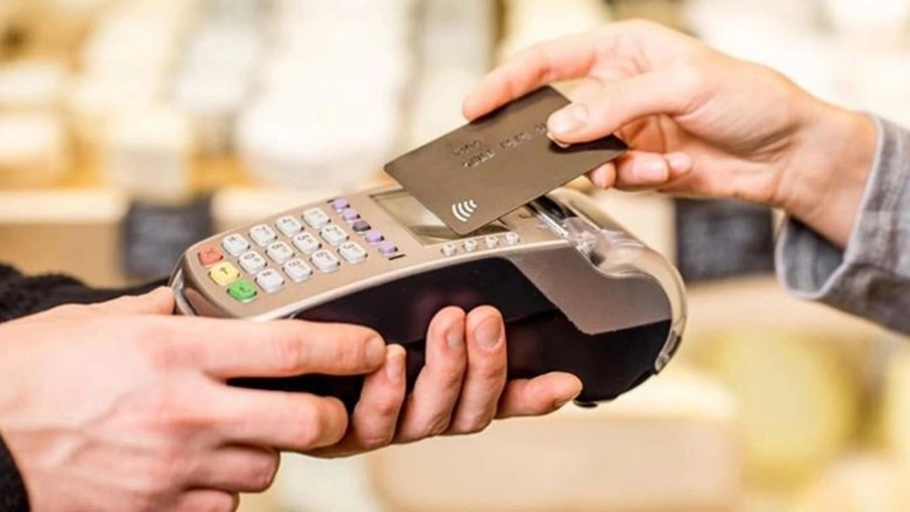 Akaryakit Fiyatlari Firladi Bankalar Dusurdu Benzin Resim