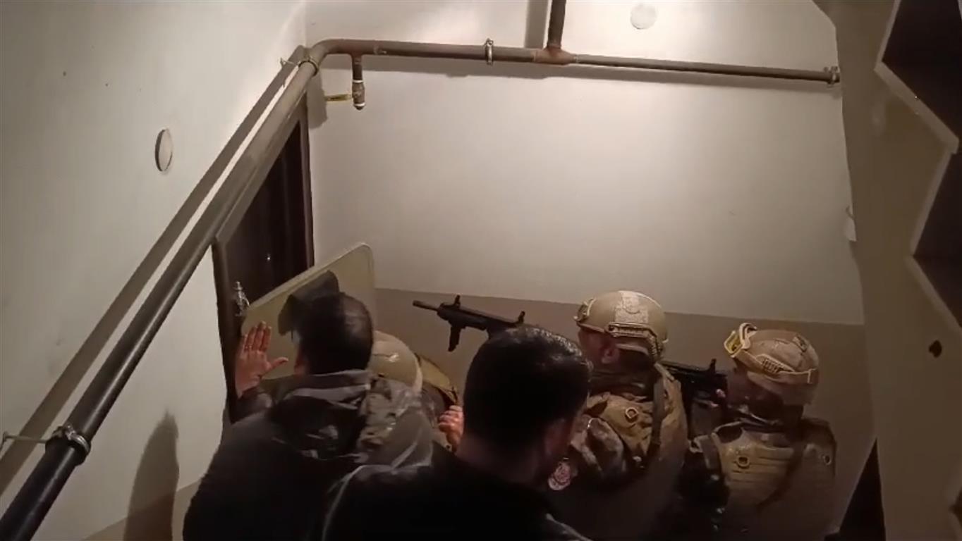 Antalya Merkezli 4 Ilde Suc Orgutu Operasyonu 14 Gozalti 8010 Dhaphoto2 (Medium)