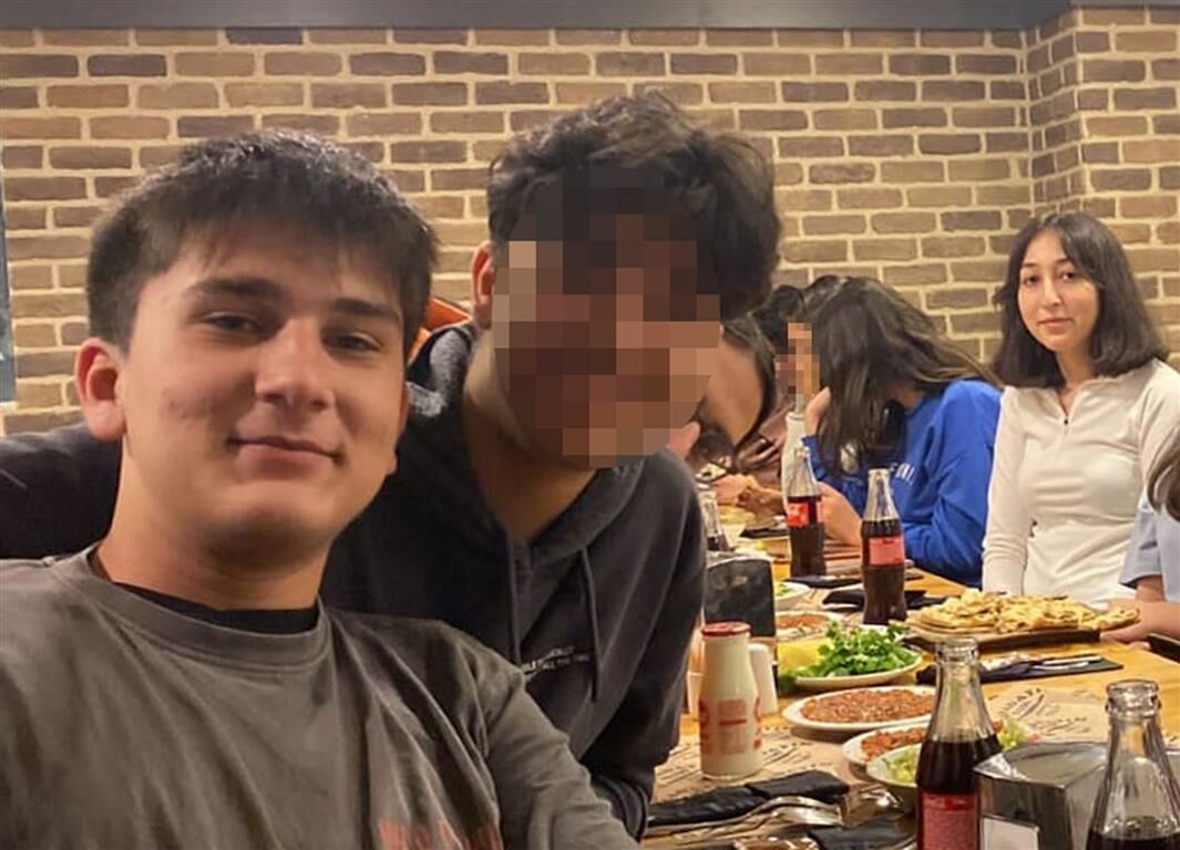 Arkadasinin Cenazesinden Donerken Kazada Resim (Medium)