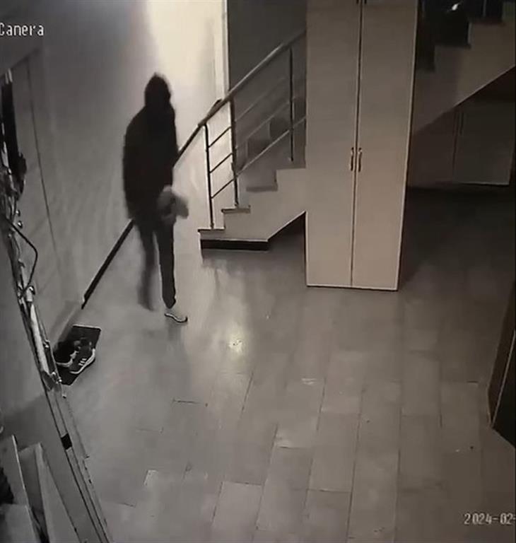 Aw145602 02 (Medium)