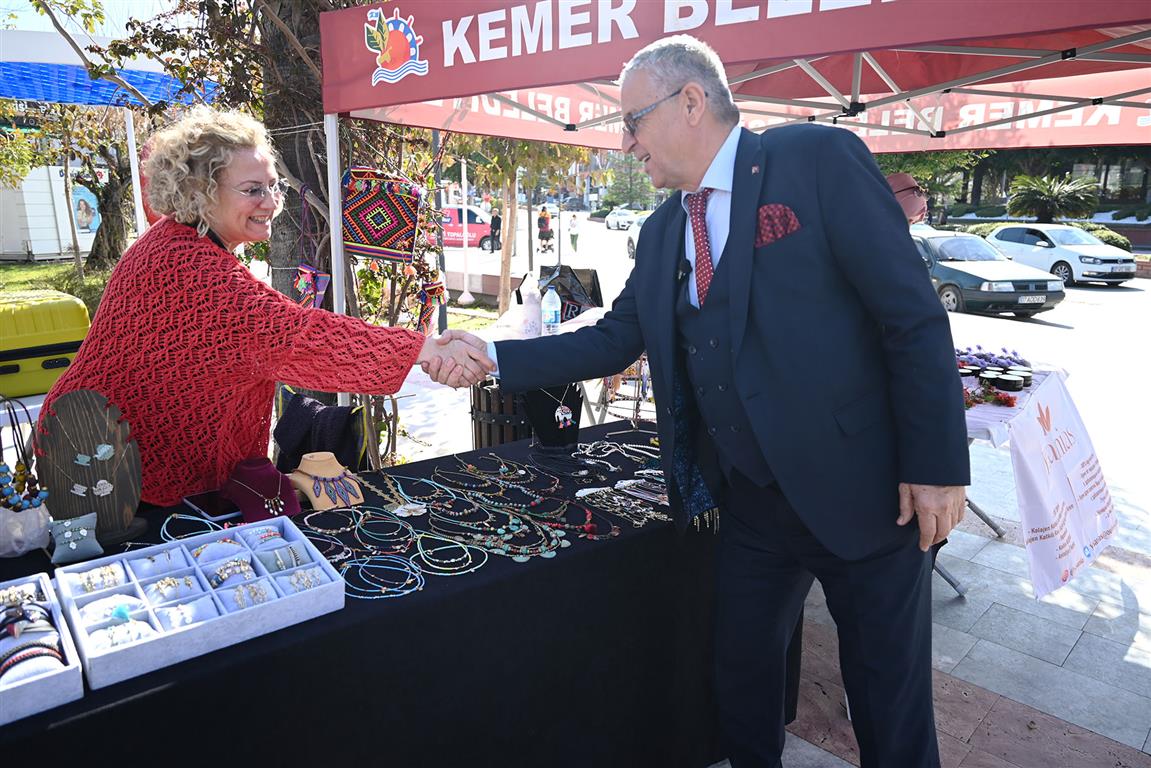 Baskan Topaloglundan Ureten Kadinlara Ziyaret Resim (Medium)