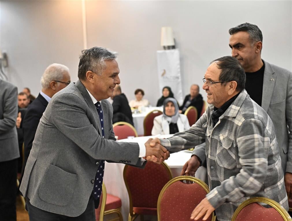 Baskan Uysal Arabassi Gecesine Katildi Resim (Medium)