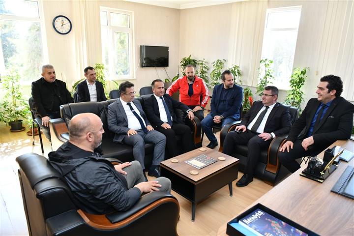 Bekir Kıvrım Müdür Bahşi'ye Ziyaret 1 (Small)