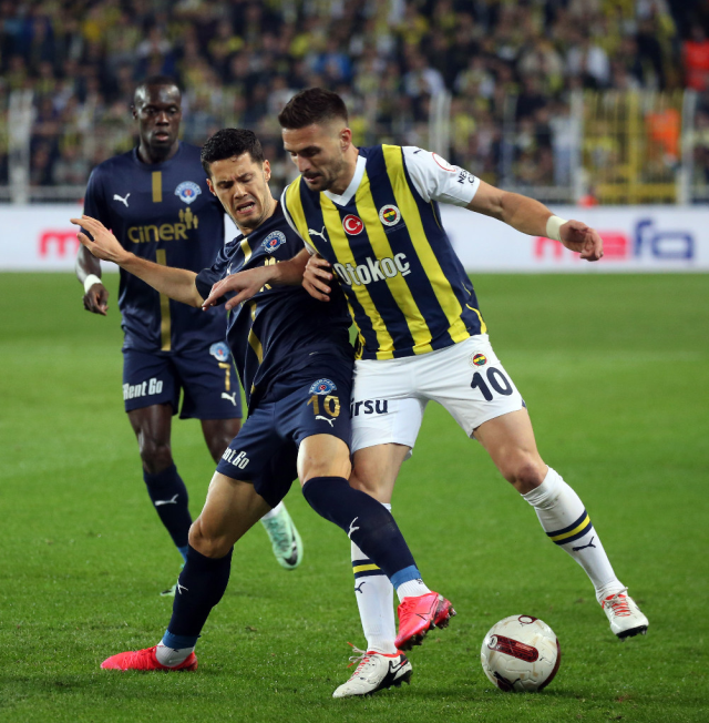 Futbolseverler 2 Ye Bolundu Fenerbahce Nin 16884608 9184 M.jpg