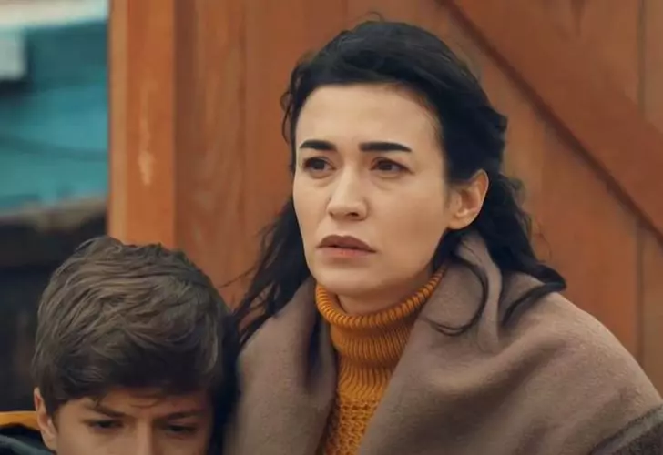 Gonul Dagi Zahide Aglayarak Veda Resim