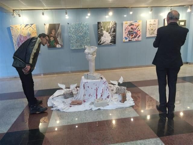 Heykel Sergi (Small)