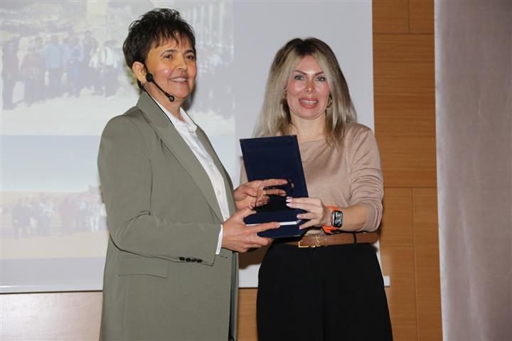 Img 9879 1575X1050 (Small)