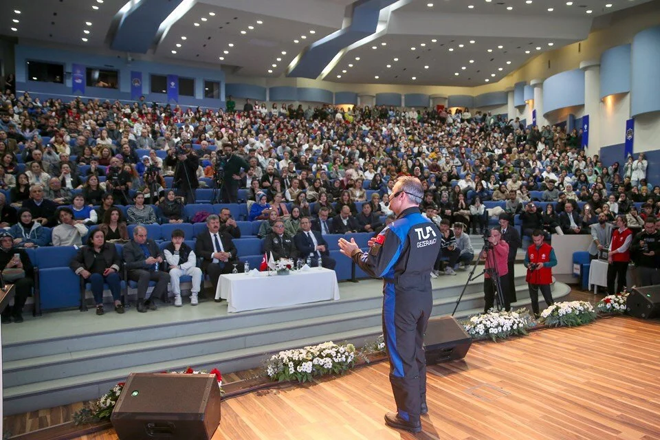 Mj T5 Elj J3 E6 O U5O28Lai9 A.jpg