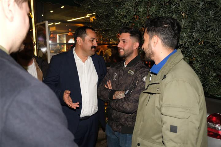 Riza Sümer, Öğrenci̇leri̇ Di̇nledi̇ (4) (Small)