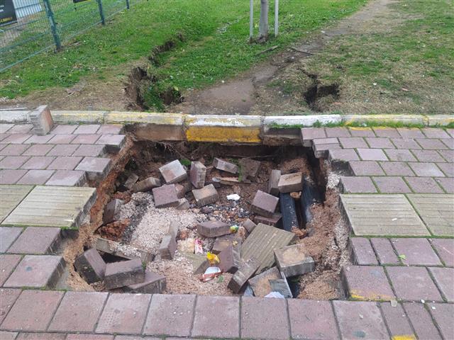 Saganak Kaldirimda Cokmeye Neden Oldu Gorsel (Small)