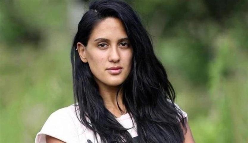 Survivor Sahra Nerede (Small)