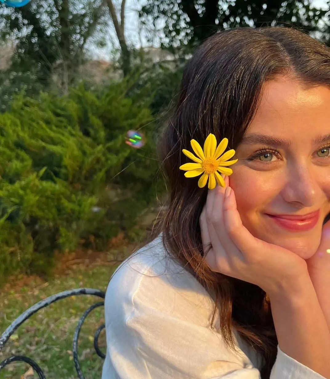 0X0 Ates Kuslarinin Gulaysesi Ilayda Alisanin Ablasina Bakin Hayran Birakti Ogulcan Enginin Mustakbel Baldizini Go 1711716102612 Kopyası