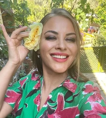 0X0 Unlu Sarkici Zara Gozlerden Uzak Buyuttugu Kizi Dilanin Dogum Gununu Sosyal Medyadan Boyle Kutladi Zaranin Kizi Dila Annesinin Kopyasi 1607778735604 Kopyası