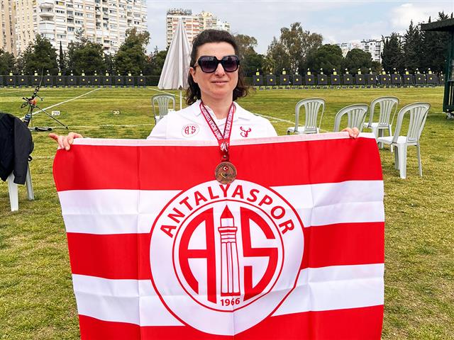 1 Antalyaspor Okçuluk (Zehra Özbey Torun) Bayrak (Small)