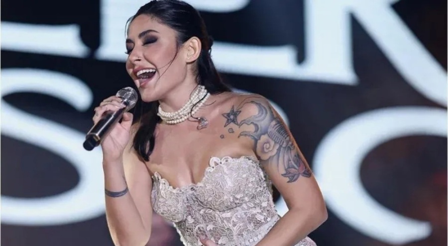 103020 Melek Mosso Nun Gelinlikli Pozlarina Cirkin Yorumlar 66018Fd1Dd17E