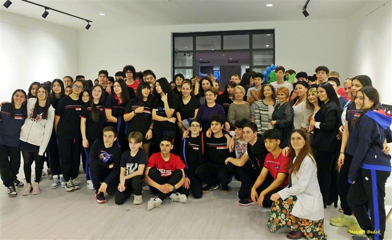 A09A84A9 69Dc 4B4B A30B 6Ef3Bf891Ac9 (Small)