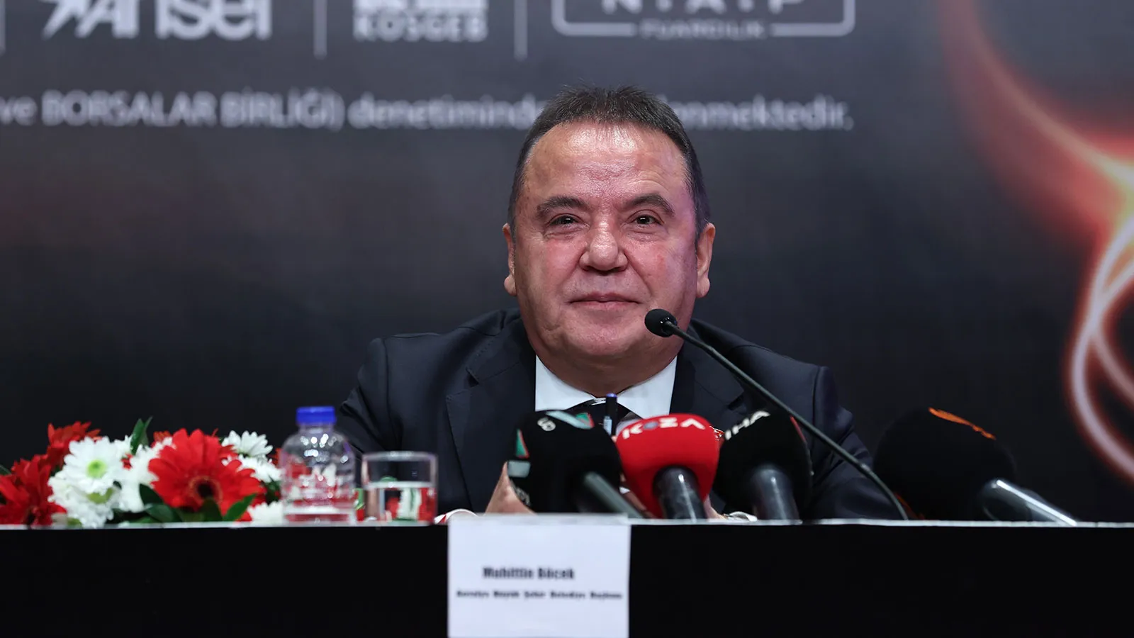 Antalya Buyuksehir Belediye Baskani Muhittin Bocekten Adaylik Aciklamasi Suskunlugumuz Asaletimizdendir B21N