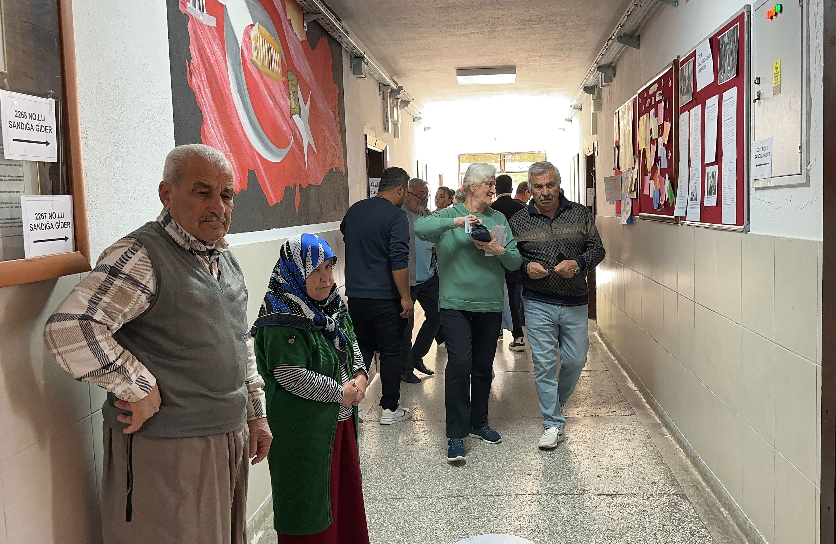 Antalyada Yerlesik Yabancilar Oy Kullan 33801 (2)