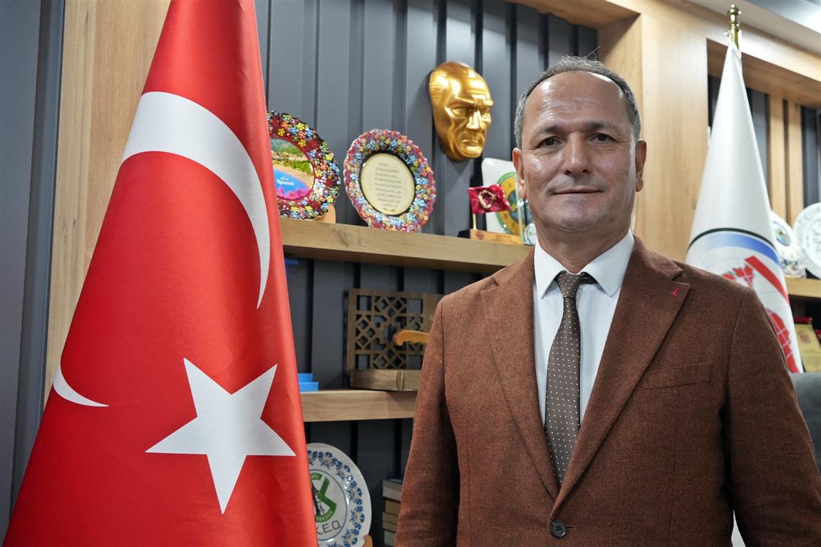 Aw171940 04 (Medium)