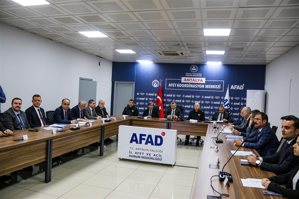 Aw171976 04 (Medium)