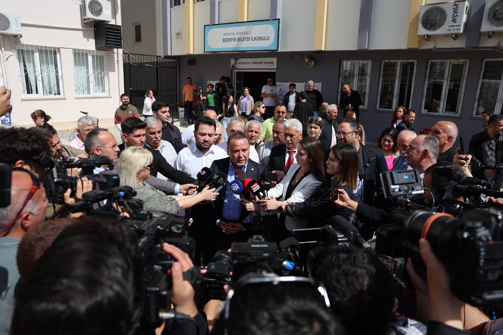 Başkan Böcek Oyunu Kullandı (18)