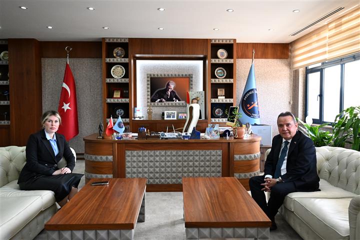 Başkan Sağlık Çalışanları Tıp Bayramı Ziyaret (10) (Small)