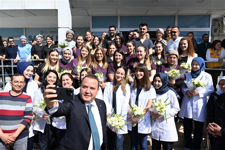 Başkan Sağlık Çalışanları Tıp Bayramı Ziyaret (Small)