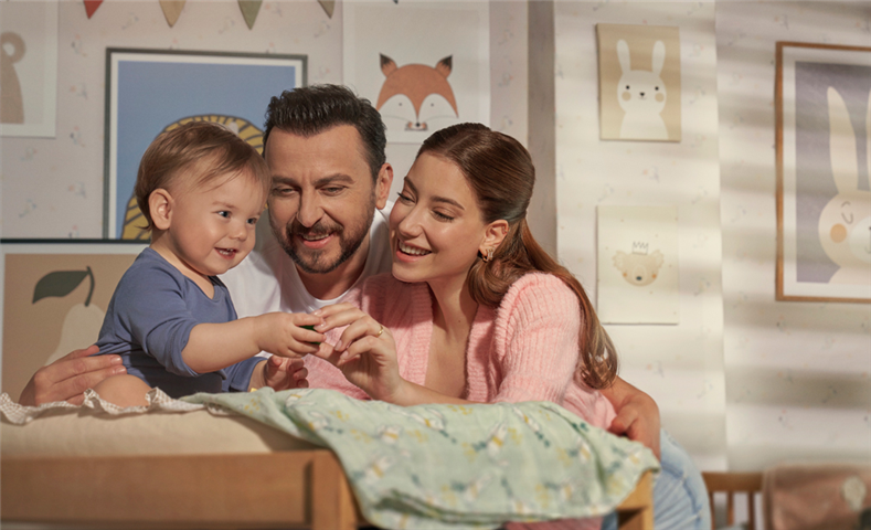 Bepanthol Baby Nin Yeni Yuzu Hazal Kaya Ve Ali Atay (Small)