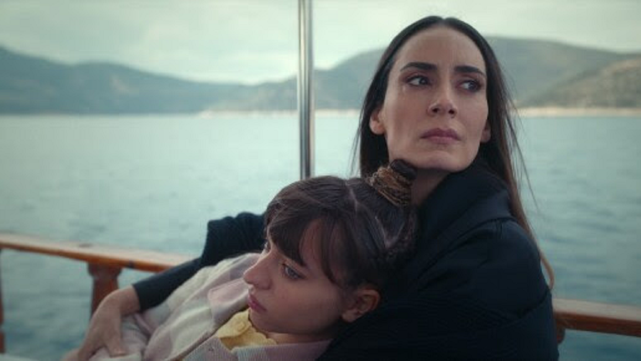 Biz Kimden Kaciyorduk Anne Resmi Fragman Q T S R