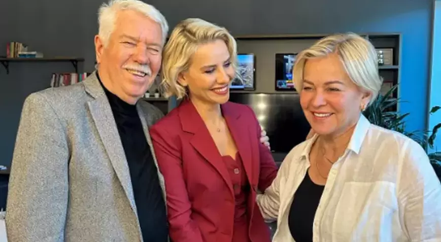 Esra Erol Annesi Babasi Ilk Kez Ailesiyle Gorutulendi Resim.jpeggörüntülendi