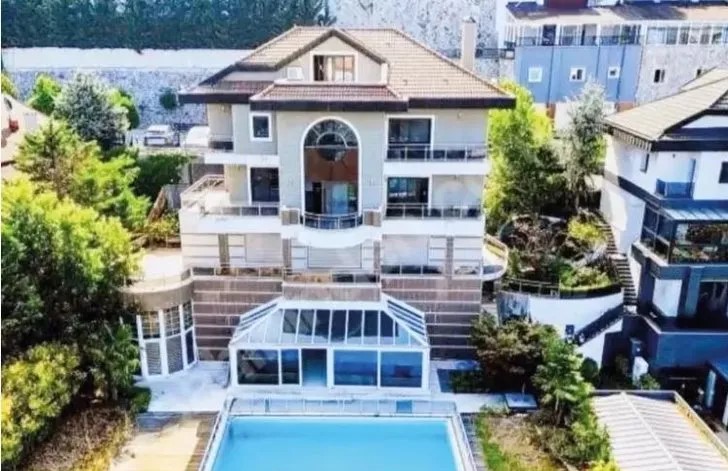 Fahriye Evcen Burak Ozcivit Villa
