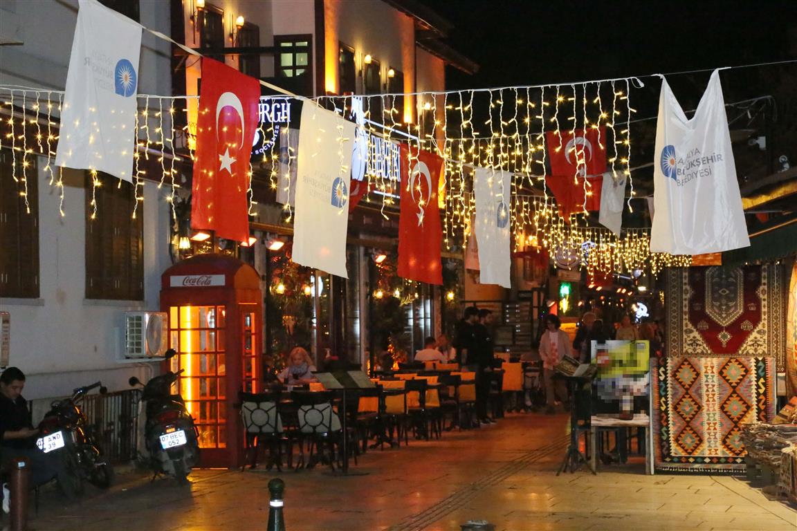 Geceleri Nufusu On Binleri Gecen Mahalle 32388 (Medium)