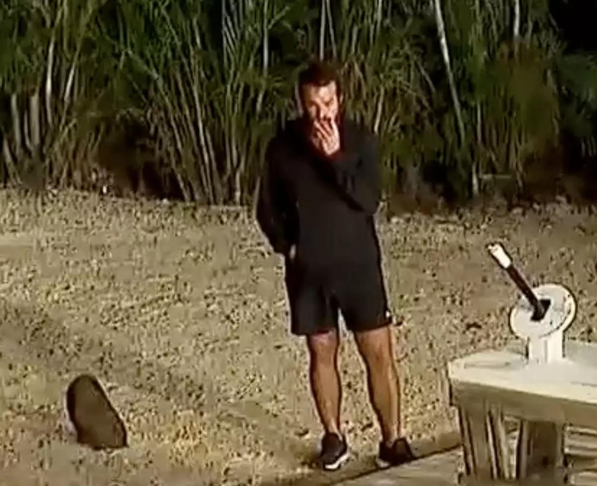 Hakan Yemek Yerken Görüntüsü