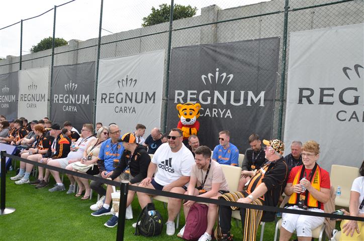 Hull City Taraftarlariyla Antrenmanda Bu 28720 (3) (Small)