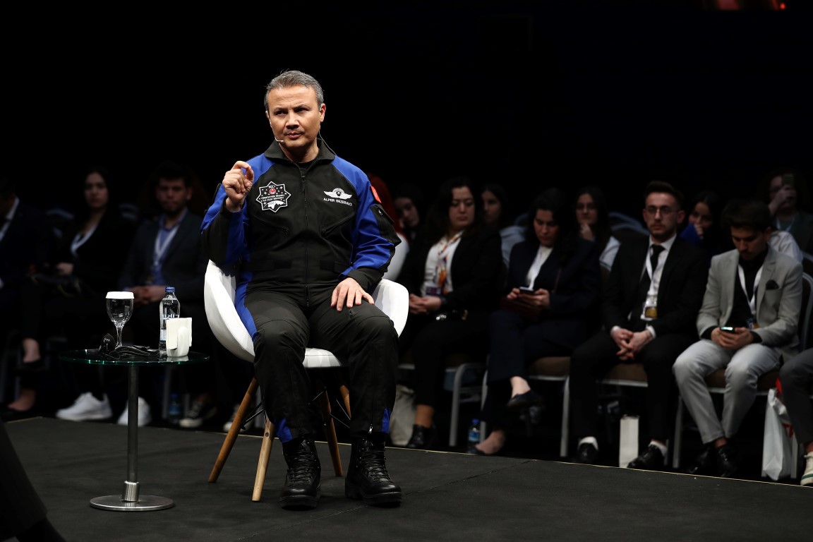 Ilk Turk Astronot Gezeravci Genclerle Bu 20564 (3)