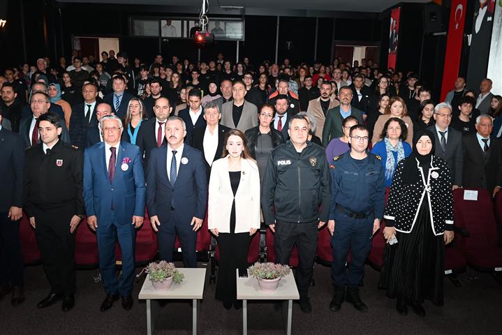 Istiklal Marsi Kabulü Resim (1) (Small)