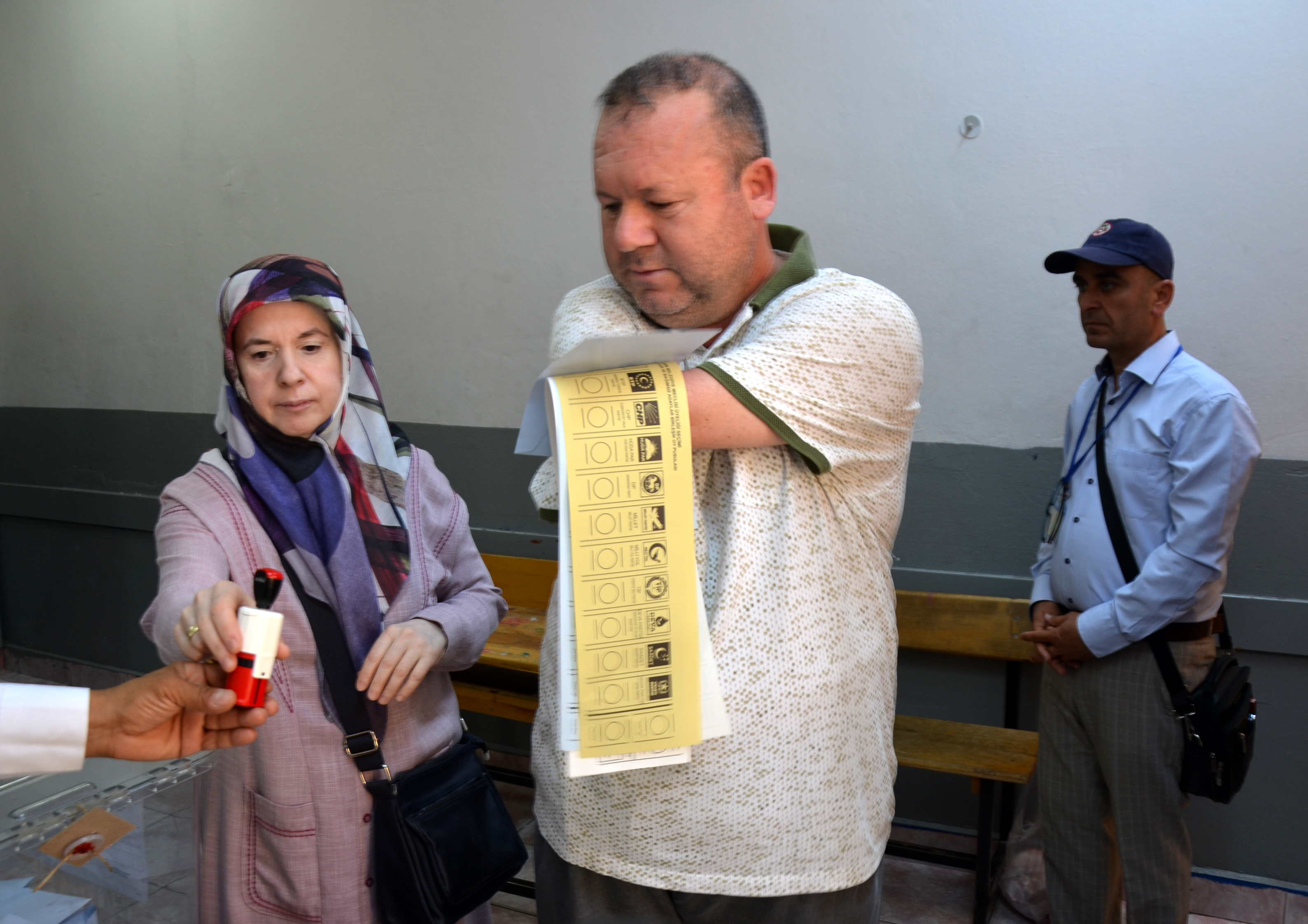 Kollari Olmayan Secmen Oyunu Kullanip Z 33760 (2)