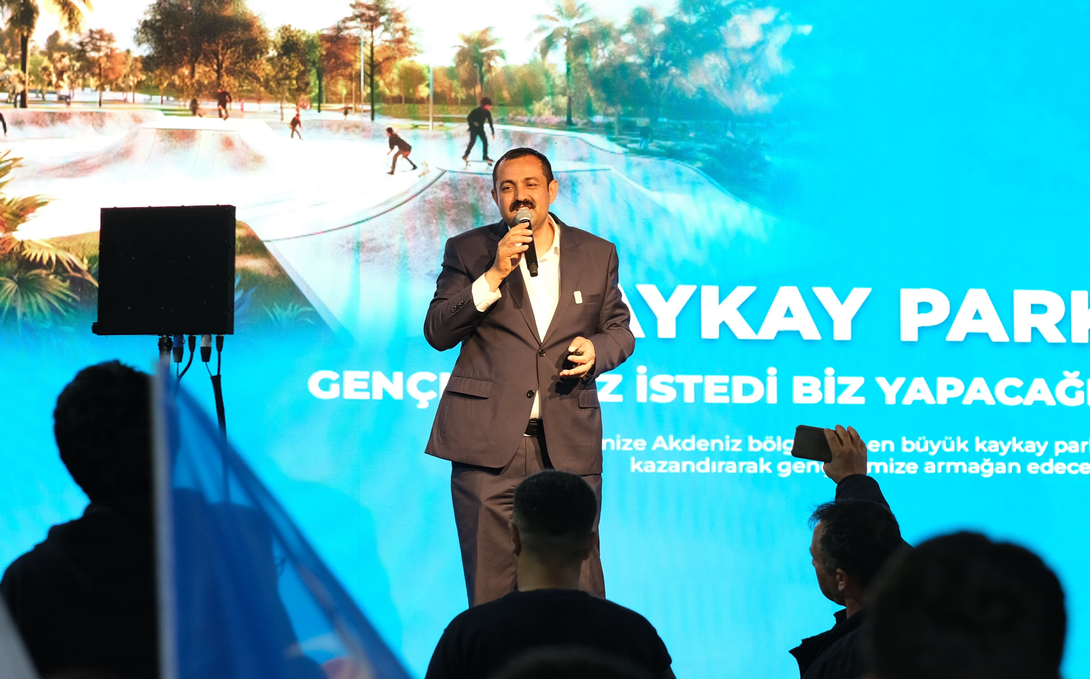 Riza Sümer, “Bi̇z Kepez’i̇n Yüzyilini Düşünürken, Raki̇pleri̇mi̇z Kendi̇ İsi̇mleri̇ni̇ Parlatma Derdi̇ne Düştü” (2)