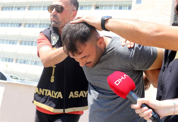 Savci Esini Kalbinden Bicaklayip Oldure 25012 (Small)