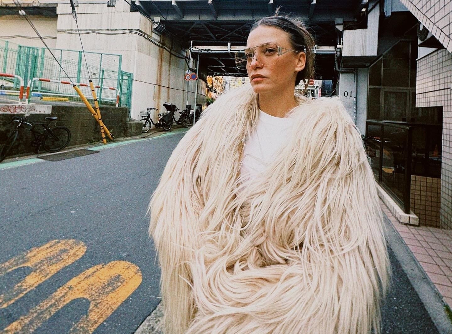 Serenay Sarikaya Poz