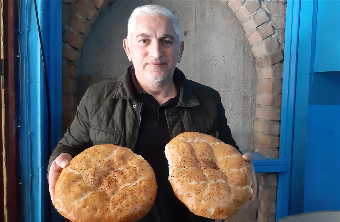 Serik Belediyesi Firininda Pide 6 Lira 24644 (Medium)