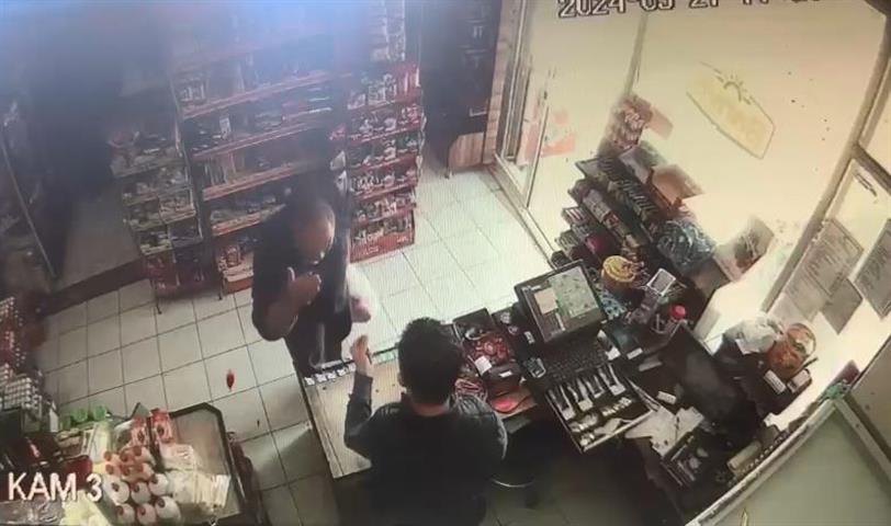 Siyasi Parti Brosuru Kavgasinda 1 Kisi 29809 (3) (Small)