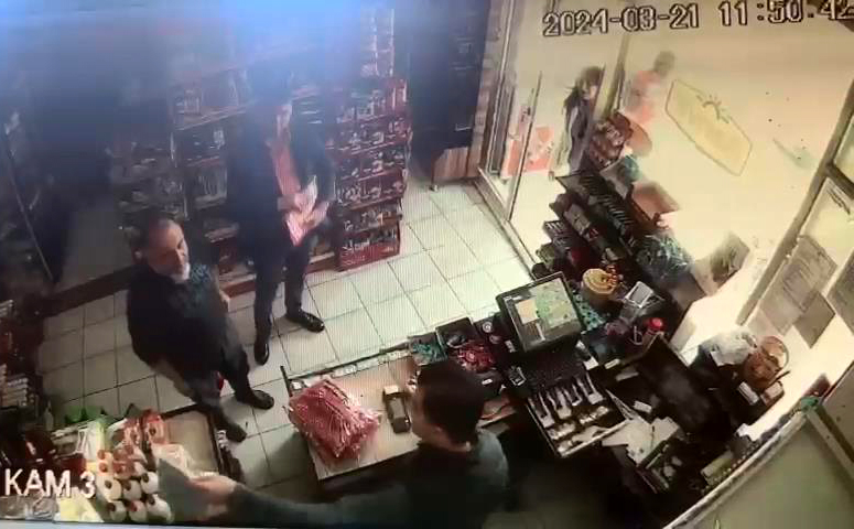 Siyasi Parti Brosuru Kavgasinda 2 Kuzen 29357 (4)