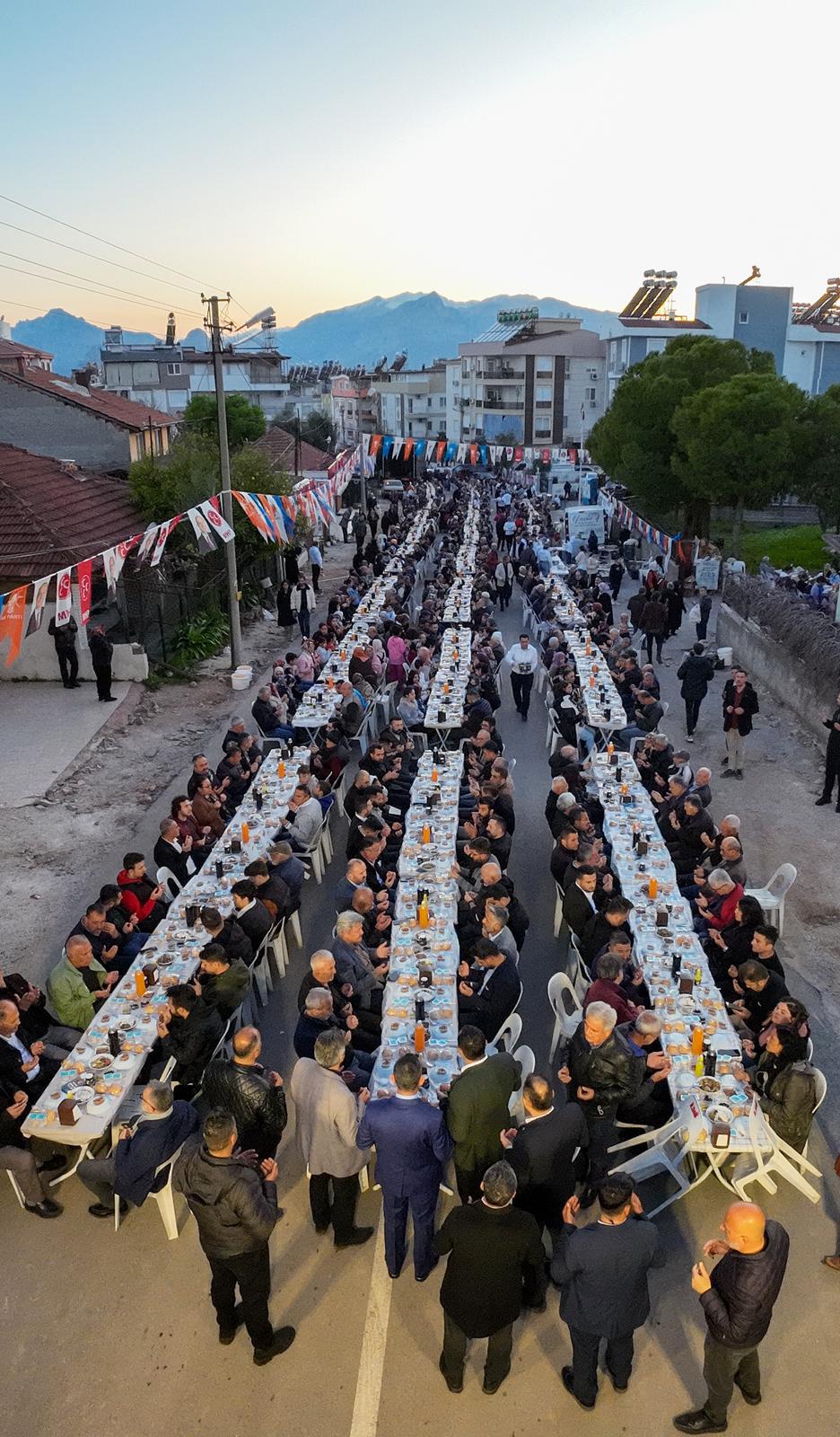 Sümer, Erenköy’de 2 Bi̇n Ki̇şi̇yle Buluştu (1)