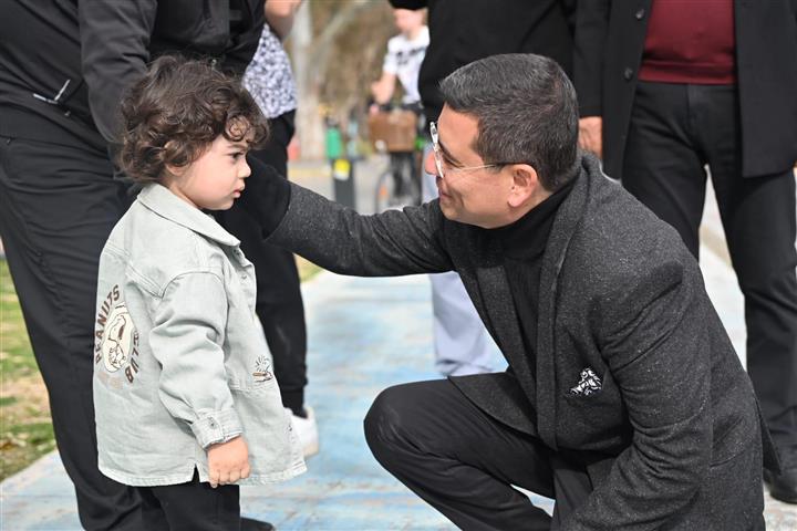 Tutuncu, Konyaalti Sahilinde 3 (Small)