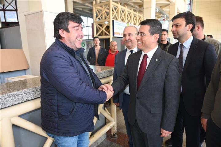 Tutuncu Otogarlar Bir Sehrin Aynasidir 5 (Small)