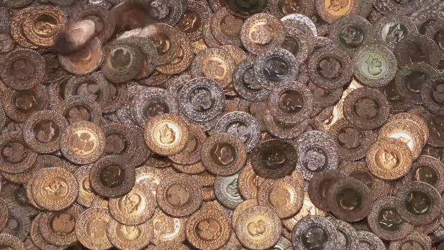 Vatandas Altin Icin Kuyumculara Hucum Etti 16948582 9442 M.jpg