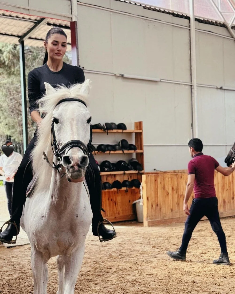 Xqhr Hv Si Q Ue L1Ee O0Lo Y W Q